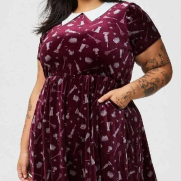TORRID DISNEY HOCUS POCUS VELVET DARK PURPLE DRESS WHITE COLLAR 1X NWOT - Picture 2 of 9